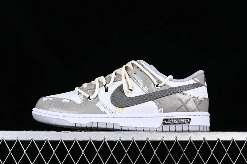 All Categories Nk SB Dunk Series Nk SB Dunk Low Low-top sneakers Customized large box Nk Dunk Low Panda Prank-West Coast Customized version of deconstructed strap retro distressed low-top sneakers DJ6188-003